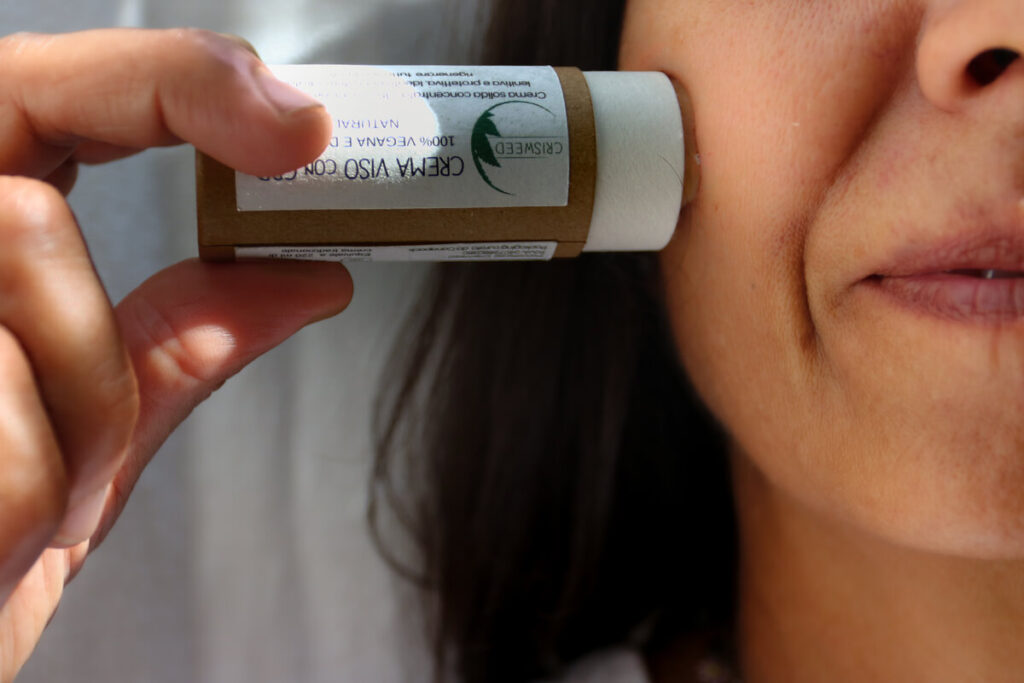 Crema viso in stick al CBD